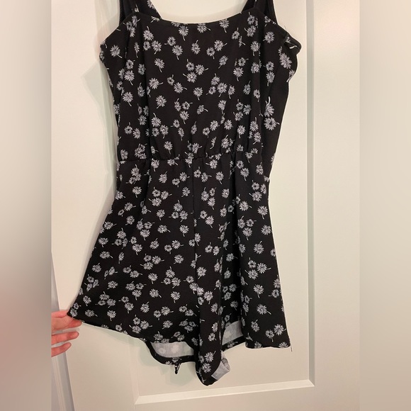 Urban Outfitters Romper - Picture 7 of 8